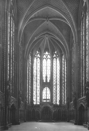 Boven-kapel (chapelle haute) met zicht op altaar, vanuit het westen