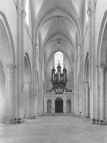 Abdijkerk, middenschip vanuit het oosten