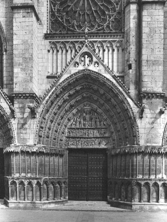 Westfacade, middenportaal  met een voorstelling van het Laatste Oordeel in het timpaan