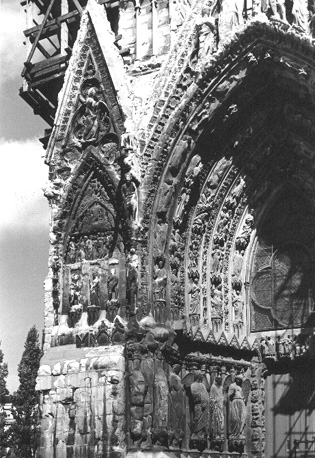Westfacade, linker deel van noordelijke portaal