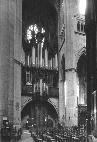 Orgel in noordelijk transept