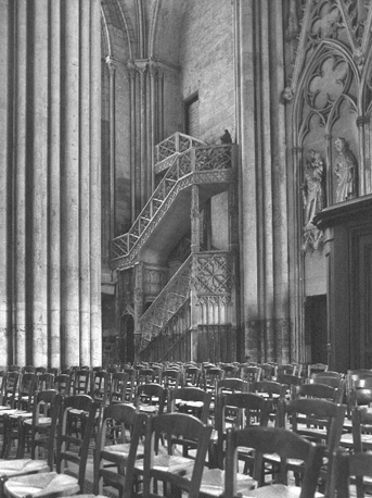 Noordtransept: trap naar de bibliotheek