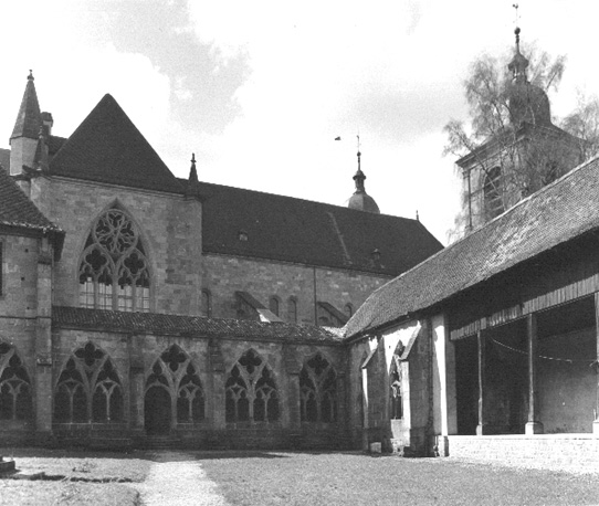Kloostergang met zicht op cathédrale Saint-Dié