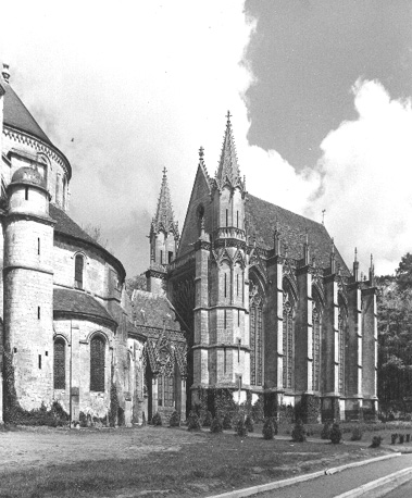 Absis van kerk en kapel (rechts) La Sainte-Chapelle vanuit het zuiden