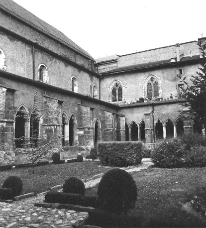 Zicht op kloosterhof