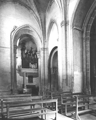 Zicht op orgel vanuit zuidelijke zijbeuk