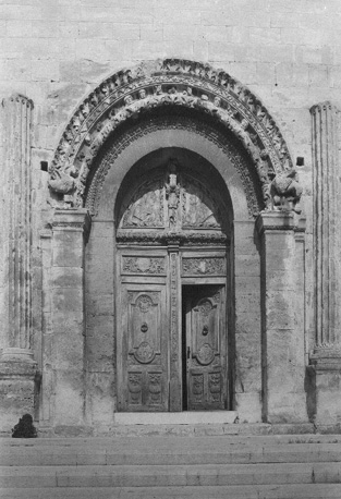 Westfacade: hoofdingang