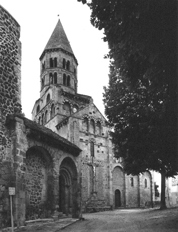 Transept en klokkentoren vanuit het noorden