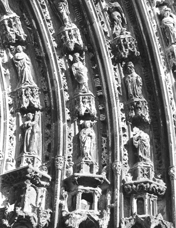 Westelijk portaal, voussures, rechterkant (detail)