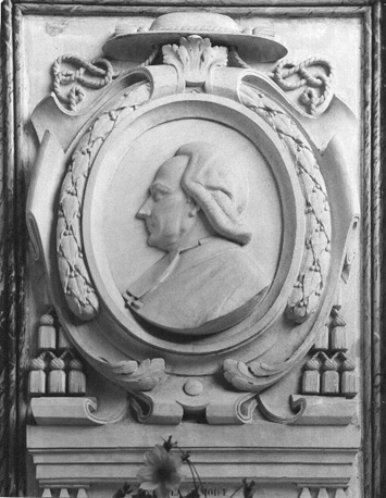 Derde kapel van zuidelijke zijbeuk: monument van Pierre-Louis de la Rochefoucauld, laatste bisschop van Saintes