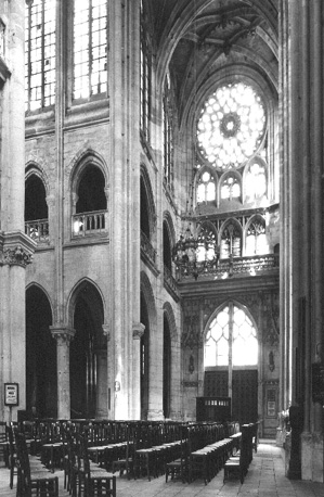 Noordelijk transept vanuit het zuiden