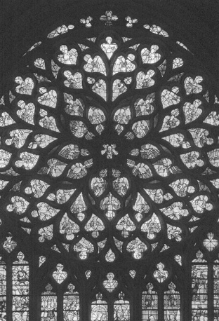 Roosvenster in noordelijk transept; roosvenster: hemels concert; beneden: geschiedenis van aartsengel Gabriël