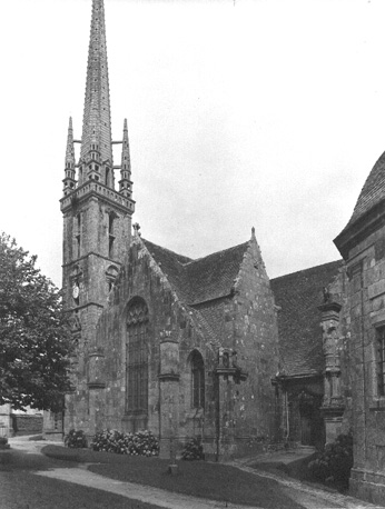Kerk en kerktoren vanuit het zuiden