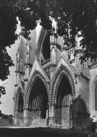 Westfacade: portalen (overblijfselen)
