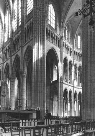 Zuider transept en ingang van koor vanuit het noordwesten