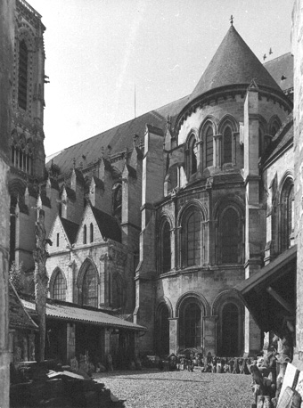 Zuider transept en zuidzijde (deels) vanuit het zuiden