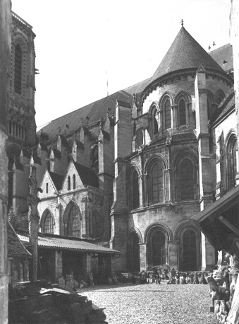 Zuider transept en zuidzijde (deels) vanuit het zuiden