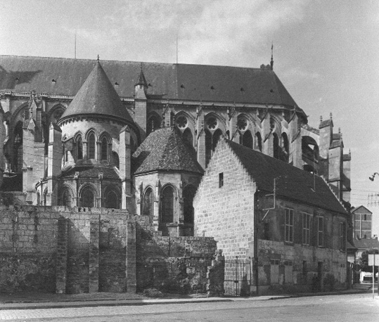 Zuider transept en koor vanuit het zuiden