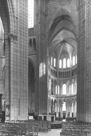 Gezicht op zuider transept vanuit het noorden