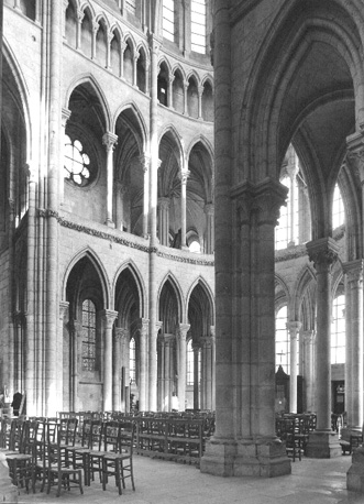 Zuider transept vanuit het middenschip