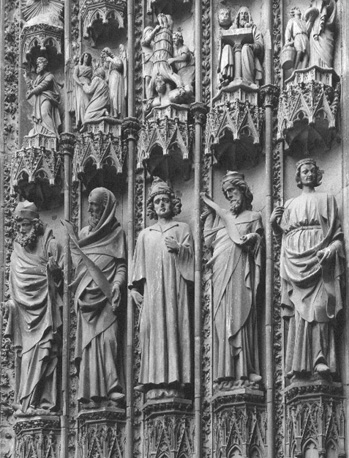 Westfacade, middenportaal: beelden links