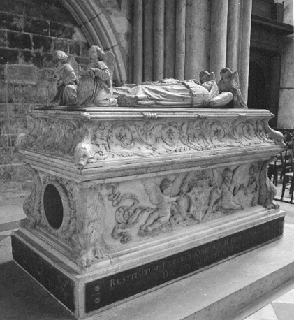 Kapel in zuidelijk transept: grafmonument van de zonen van Karel VIII en Anne van Bretagne