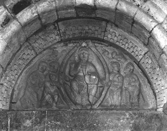 Portaal aan noordelijke zijde van kerk, timpaan: 'Majestas Domini': Christus in mandorla met de vier evangelisten