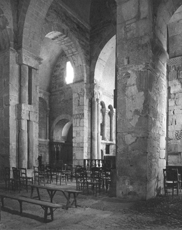 Gezicht op noorder transept en ingang van koor vanuit het zuidwesten