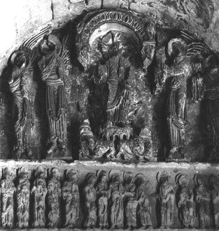 Zuider transept, oude portaal, timpaan: Christus in majesteit; latei: vermenigvuldiging van vissen en broden
