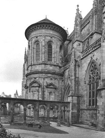 Ronde kapel aan noordzijde van kathedraal