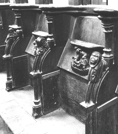 Koorgestoelte; misericorde rechts: Snoeien van de wijnstok (wingerd?): de maand mei
