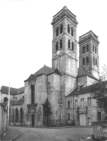Westelijke torens, transept en noordzijde van kathedraal vanuit het noordwesten