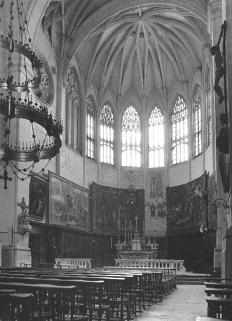 Koor, met wandtapijten met scènes uit het leven van Christus, vanuit het westen