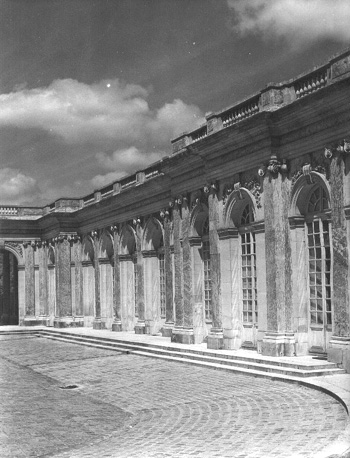 Facade, detail