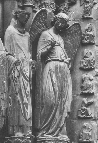 Westfacade, noordelijk portaal, linker portaalwang: Sint Dionysius met engel