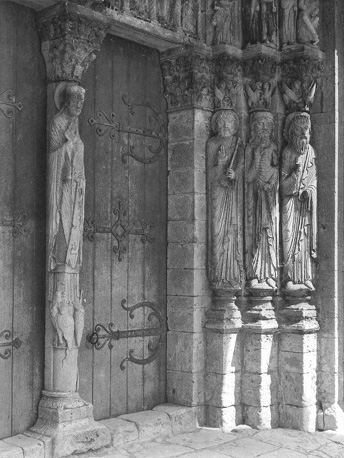 Westportaal: Trumeau, sint Loup, rechts:  statues-colonnes: Petrus, Salomo en een profeet