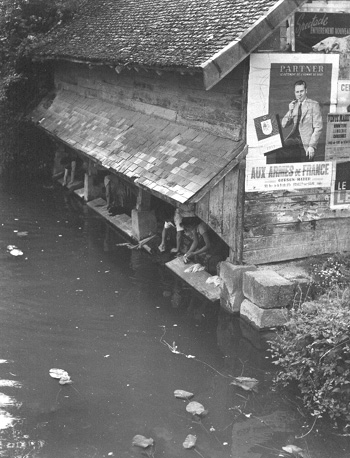 Vrouwen die de was doen in de Seine