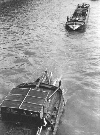 Vrachtboten op de Seine
