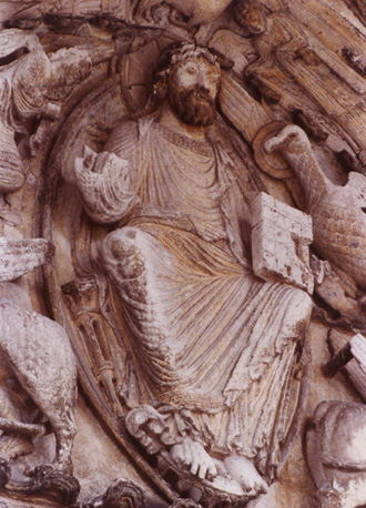 Timpaan: Christus in mandorla, Majestas Domini (vergezeld door de symbolen van de Vier Evangellisten)