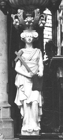 Linker vrouwelijk figuur, voorstellende 'Fides', in onderste deel van sacramentstoren in noordelijke zijde van het koor, gezien vanuit het koor