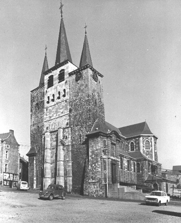 Westwerk met twee torens vanuit het zuidwesten