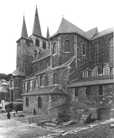 Zuidelijke zijde van kerk