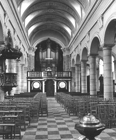 Oksaal aan westzijde van interieur, vanuit het oosten