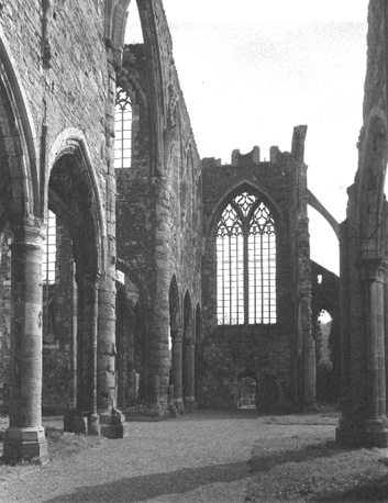 Zuidertransept vanuit het noorden (koor links)
