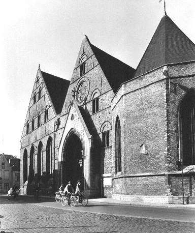 Zicht op Sint-Janshospitaal aan de Mariastraat