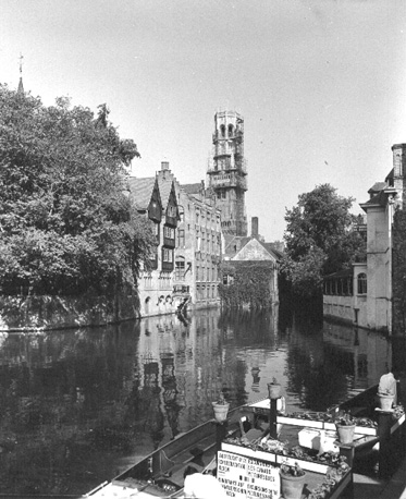 Zicht op de Belfort-toren vanaf de Dijver