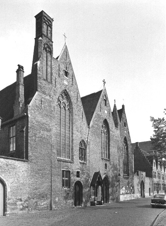 Gevel van de kerk (drie delen)