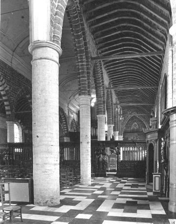 Interieur van de kerk vanuit het oosten (?)