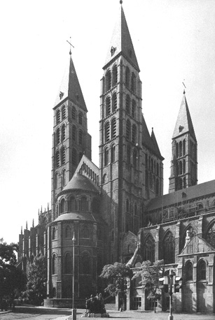 Zicht op noordelijke zijde van kathedraal