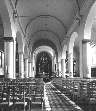 Middenschip vanuit het westen